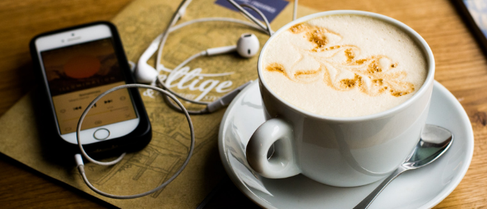 Téléphone et café
