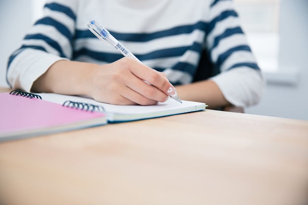 Préparation à la rédaction grâce à la checklist SEO