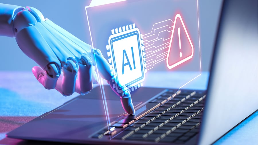 Clavier d'ordinateur avec main de robot