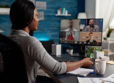 Brittany autrice de Comment accueillir de nouveaux employés à distance : 3 conseils